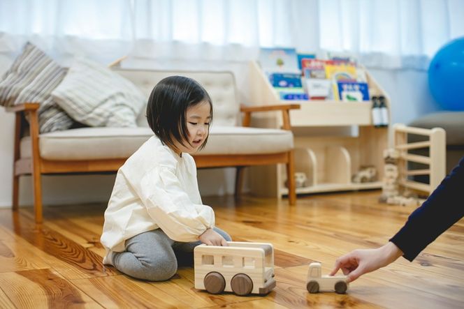 IKONIH オルゴールバス ｜ おもちゃ 子供 こども オモチャ 玩具 プレゼント お祝い 木 出産祝い 安全 オーガニックトイ ファーストトイ バス 乗り物 車 大型車 アイコニー