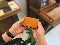 革職人が作る牛革名刺入れ Card case［CML］ 304018_AX27VC01