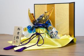 ガラスの武将兜 GK-11BL(青)【粋工房】_HA1987 兜飾り 端午の節句 飾り ガラス細工 インテリア 置物 ソーダガラス 工芸品 お祝い 贈り物 ギフト 福岡県宗像市 宗像市 福岡 宗像