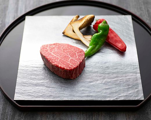 【4等級以上】極上近江牛フィレ＆サーロイン食べ比べセット【350ｇ（フィレ150ｇ×1枚、サーロイン200ｇ×１枚）】【E010W】（国産牛　和牛　ブランド牛　ブランド和牛　黒毛和牛　牛肉　肉　高級　人気　おすすめ　神戸牛　松阪牛 に並ぶ 日本三大和牛 近江牛）
