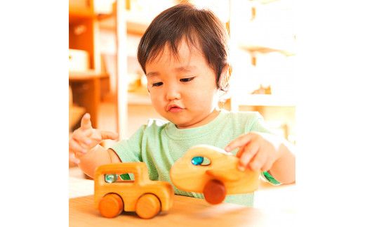 【CF-R7hbk】YKS027　山のくじら舎 ブーブー＆ひこうき まる 木製 玩具 赤ちゃん ベビー 幼児 乗り物 車 ギフト 包装 ラッピング プレゼント 贈り物 贈答 出産祝い 誕生日祝い のし 熨斗対応 高知県産
