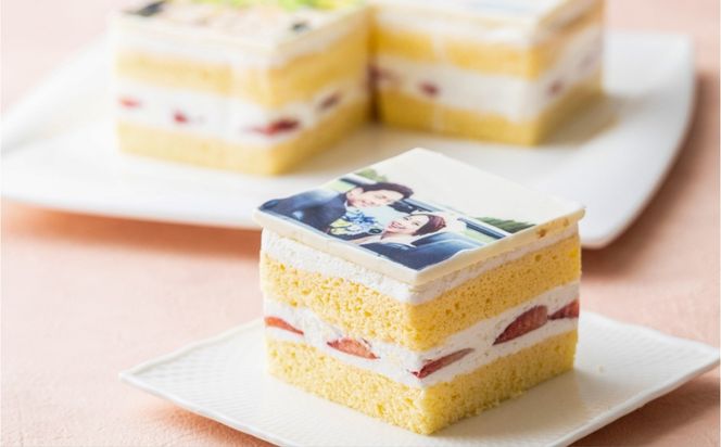 【スイーツ】お気に入りの写真をホワイトチョコにプリント！オリジナルの美味しいケーキを。 4ピース アルバムケーキ（文字なし）-[G710-2]