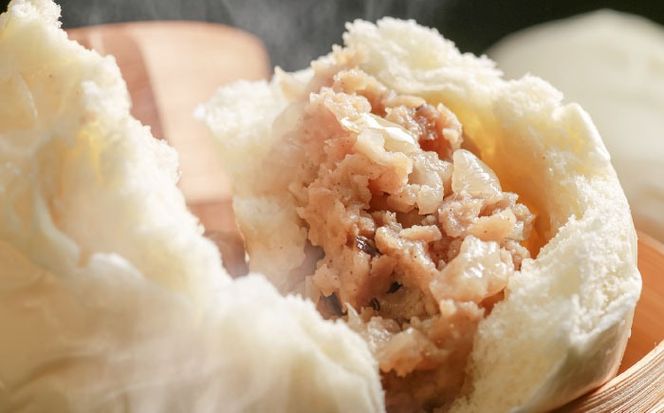 【全12回定期便】あぐーまん 4個入り (2個入り×2P) 肉まん 豚まん 点心 お取り寄せ 冷凍 沖縄市 / 豚々茶舗[BCBL037]