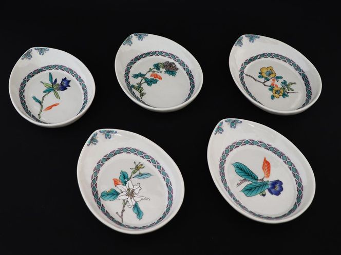 九谷焼　4.8号皿揃　草花絵変り （5枚セット）a01 食器 キッチン雑貨 キッチンアイテム 雑貨 小物 お皿 丸皿 食卓 テーブルコーディネート 