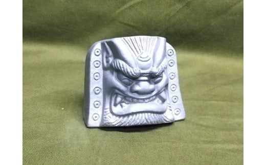 伝統工芸士の鬼師が作る【守護鬼瓦シリーズ】 見守り守護鬼面(自立型) 睨み・笑い 計２体セット 開運 魔除 三州鬼瓦 工芸品 H064-048