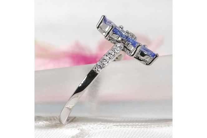 指輪 プラチナ Pt900 タンザナイト マーキス フラワー ダイヤモンド 0.17ct レディース 5〜16号 花 カラーストーン 誕生石 ジュエリー 【 f301-ta-pt 】 [オーダーメイドジュエリーメイ 山梨県 韮崎市 20745621] リング 大人ジュエリー プラチナリング デザインリング