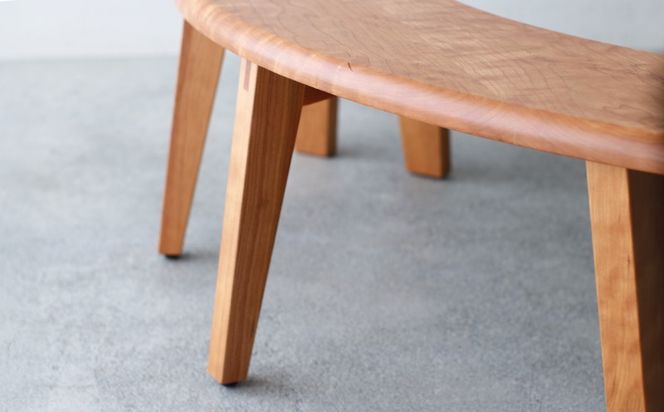 ベンチ 木製 ラウンドベンチ ブラックチェリー材 ダイニング チェア 背もたれ 無し 丸テーブル 椅子 無垢 秋山木工 秋山木工株式会社 家具 インテリア 静岡県 藤枝市 