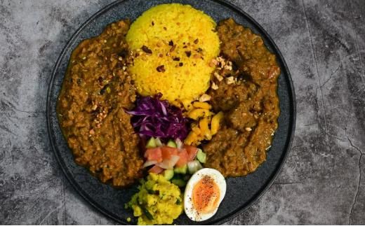 星空の黒牛 ココナッツキーマカレー・スパイスカレー 180g×各2パック【 カレー レトルト キーマカレー かれー 黒牛 牛肉 惣菜 常備食 非常食 標茶町 北海道 】 016641_AD006