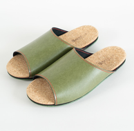 Made in Japanの高品質　ルームシューズの理想形。天然素材、静音性、高反発クッションで足にやさしい、 コルクでむれにくい、来客時も合成皮革とシンプルカラーのデザインで、さりげないセンスを！ 「バークオブケイ」コルクルームシューズ（Ｌ・26.5cm・カーキ）-[A125-16]