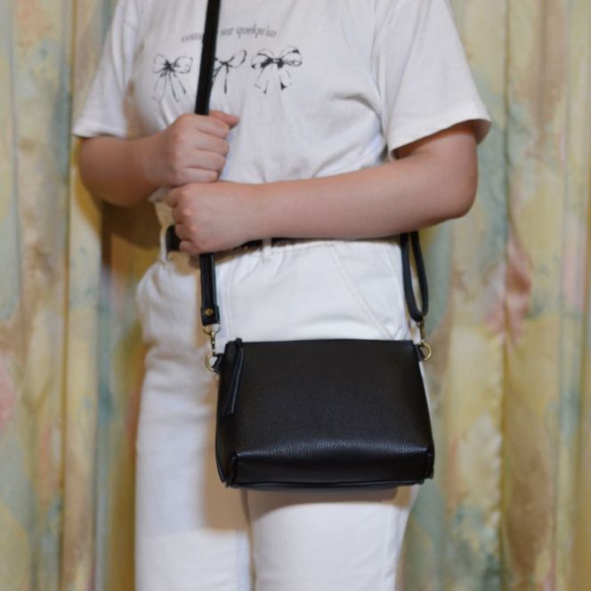 益子の革工房maharoのショルダーポーチ　ワイド（S）ブラック｜栃木県 益子町 ふるさと納税 ショルダーポーチ ワイド 牛革 手作り（AX135）