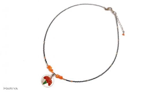 カーネーション蒔絵 黒蝶貝ペンダント 赤めのう カーネーション 蒔絵 黒蝶貝 うるしアート  ペンダント アクセサリー ギフト 伝統工芸 工芸品 国産 日本製 復興 震災 コロナ 能登半島地震復興支援 北陸新幹線 F6P-1166