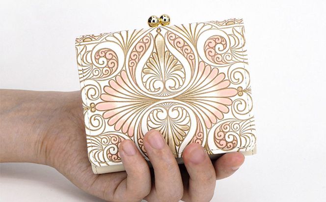 【文庫屋大関】三つ折りミニ財布　ロカイユ（ベビーピンク）【皮革工芸品】 ファッション 小物 民芸品 お札 カード 小銭 手のひらサイズ コンパクト 大人かわいい 牛革 手作り 国産 