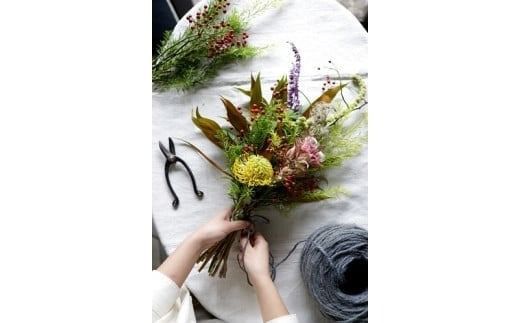 Xmas限定[ お任せ ]クリスマススワッグ　　花　インテリア　クリスマス　ドライフラワー　おしゃれ　壁飾り　植物　暮らし　冬　季節限定　きれい　綺麗　季節 ※2025年11月下旬頃より順次発送予定