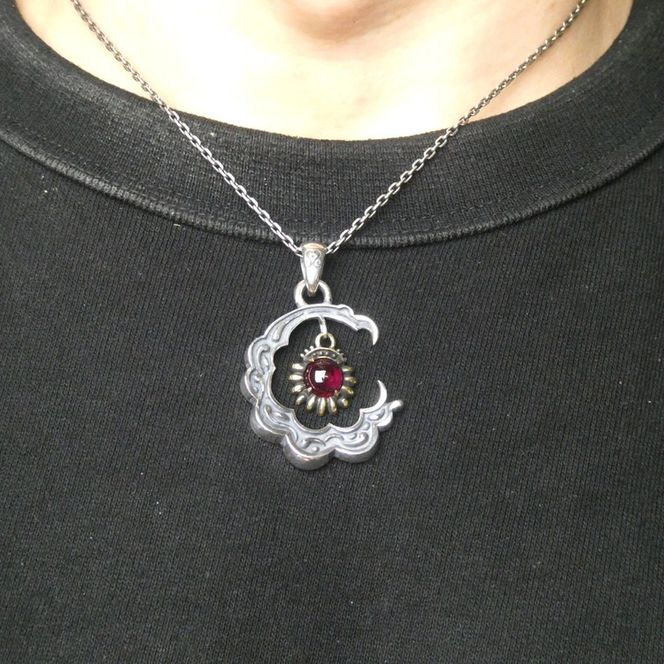 Moonlight pendant ムーンライト ペンダント ｜ シルバー アクセサリー 月 モチーフ 925 ペンダントトップ ネックレス チャーム ジュエリー アクセ ファッション ハンドメイド 人気 シンプル ギフト プレゼント 年末年始 お中元 お歳暮 内祝い 快気祝い