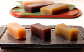 15-395 紋別銘菓「渚滑川羊羹」３棹（小豆・挽茶・ワイン各１棹）
