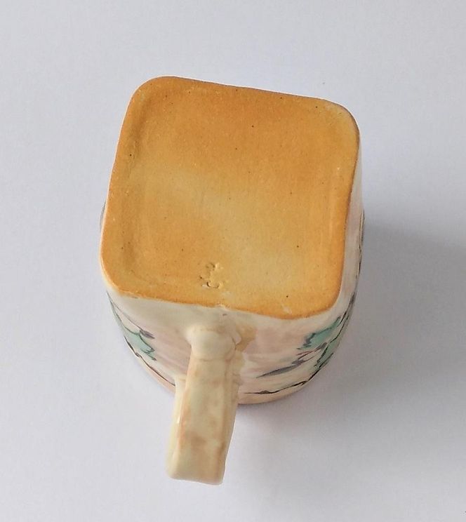 【ギャラリー洛中洛外】形が特徴的で実り多い葡萄が華やか 浮花葡萄マグカップ 261009_A-GM002