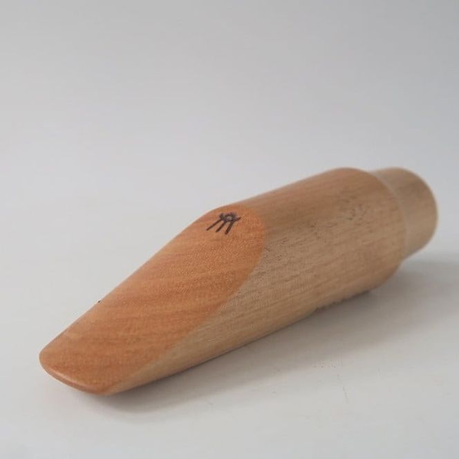 木製マウスピース（テナーサックス）　カバザクラ材（国産） ［195S09］ 木製マウスピース テナーサックス カバザクラ材 国産 木製 木材 マウスピース テナー サックス ハード ソフト 音質表現可能 硬い素材 希少 木肌 なめらか 温か味 サウンド クラシック JAZZ 製品保証 愛知県 小牧市 送料無料