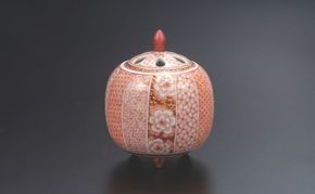 九谷焼 3.5号香炉・赤絵細描咲華文