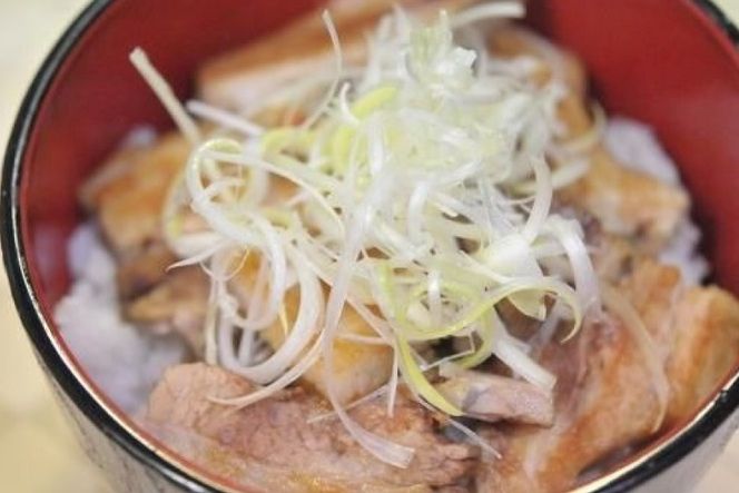 【三代目！肉工房 松本秋義】まっ白煮豚400g×4 [吉田ハム工場 静岡県 吉田町 22424670] 煮豚 松本秋義 冷凍 食品 豚肉 豚バラ肉 チャーシュー ブロック 焼き豚 肉 角煮 豚角煮 保存料 おつまみ おかず つまみ