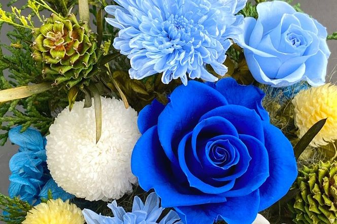 プリザーブドフラワー【青華】【埼玉県 春日部市 シュガーパイン ギフト 贈り物 インテリア 花飾り 枯れない花 青系アレンジ】(AJ266)