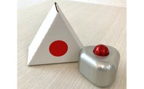 ひんやり冷たいアルミ合金製 KIHOの文鎮 （おむすび形ペーパーウエイト） 結 【ＯＭＵＳＵＢＩ】 梅 KIHO アルミ 合金 金属 おむすび おにぎり うめ ペーパーウェイト H084-061