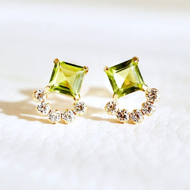 【ジュエリー】K10 イエローゴールド　ペリドット ピアス 保証書付 SMK-5220  242-004-e
