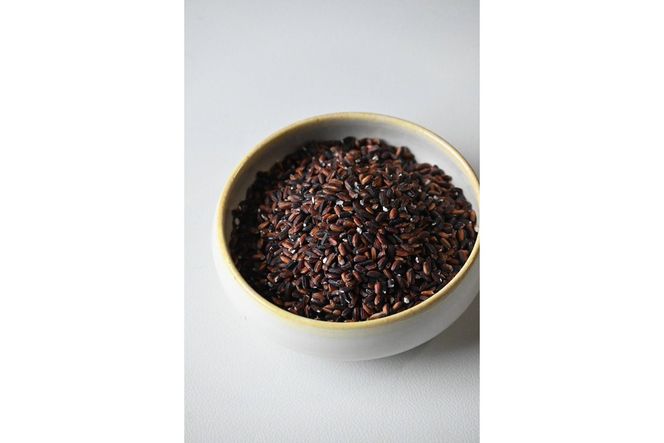 【先行予約】令和8年産　古代米黒米3袋セット 黒米 自然栽培 栽培期間中 健康食 エスニック カレー 健康 栄養 雑穀 900g 小分け 300g × 3袋 雑穀米 ふるさと納税 赤米 玄米  雑穀米　数量限定　YF00010