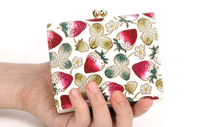 【文庫屋大関】三つ折りミニ財布　いちご【皮革工芸品】 ファッション 小物 民芸品 お札 カード 小銭 手のひらサイズ コンパクト 大人かわいい 牛革 手作り 国産 