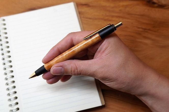 天然屋久杉ボールペン・ストレートタイプ(0.7mm)1本 〈ペン 文具 工芸品 文房具 木軸 木製 雑貨 ギフト 贈答 プレゼント〉 