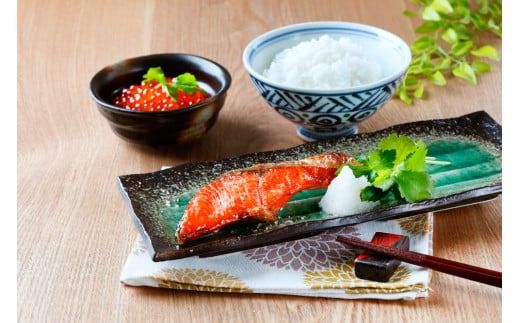 【天然鮭使用】大ボリューム！こだわり仕込の天然紅サケ切身 約1kg（約9切れ～11切れ） / 鮭 シャケ 魚 切り身 焼き魚 ご飯のおとも おかず おつまみ【uot715C】