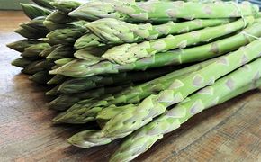 砂川さんの特選 アスパラ 1kg 2Lサイズ【さぬきのめざめ】 アスパラガス 冷蔵便 野菜 甘い 美味しい グリーンアスパラ 1万円 10000円 肉厚 野菜セット 新鮮 旬 とれたて お取り寄せ 小分け BBQ 自宅用 家庭用 