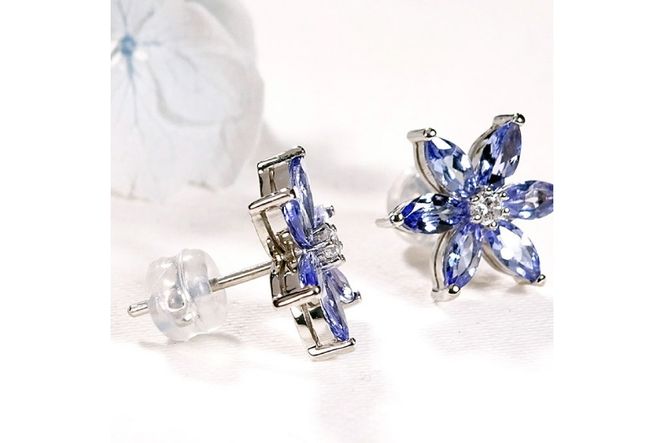 ピアス プラチナ PT900 タンザナイト マーキス 花 ダイヤモンド 0.06ct【 f306-ta-pt 】 [オーダーメイドジュエリーメイ 山梨県 韮崎市 20745626] スタッドピアス 大人ジュエリー フラワーモチーフ カラーストーン 誕生石 Wロックキャッチ付き ジュエリー
