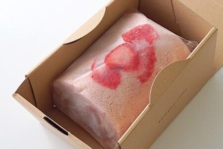 【プレミアム米粉ロールケーキ】卵乳製品不使用 天使の苺ソイロール・ヴィーガン対応【グルテンフリー 保存料不使用 卵不使用 乳製品不使用 贈り物】(H053299)