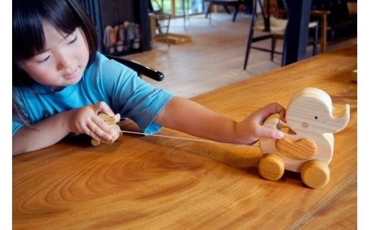 木のおもちゃ 選べる おやこオルゴール 全4種 玩具 木製 木 赤ちゃん ベビー オルゴール おもちゃ キッズ 動物 男の子 女の子 ギフト プレゼント 贈り物 贈答 お祝い 出産祝い 誕生日祝い 日本製 手作り てづくり 受注生産品 かめ アヒル いぬ ぞう 山のくじら舎 ヒノキ 御祝 ヒノキ スギ 高知県 安芸市