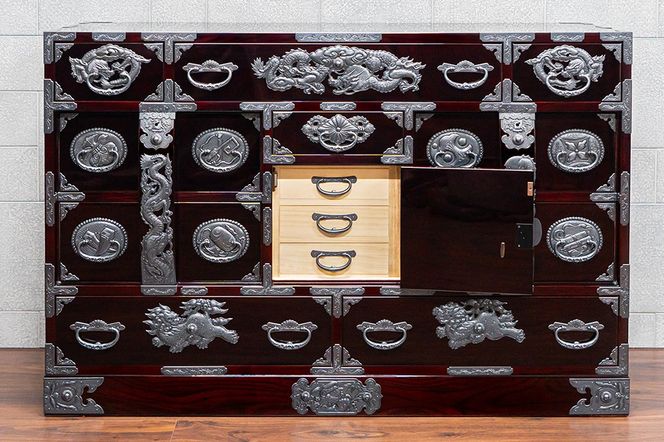 仙台箪笥 四・五尺部屋箪笥 木地呂漆塗り 彫金手打金具 KD-3008D（お申込書返送後8ヵ月～12ヵ月程度でお届け）|06_kyk-820101