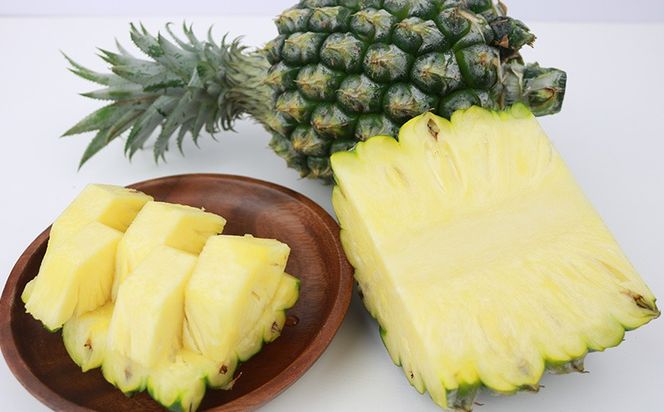 2026年発送【数量限定】ひとくちぼれ 金武町のすぐりむん（極上）パイン 6玉 パイナップル ぱいなっぷる パインアップル ぱいんあっぷる 国産 ギフト ボゴール スナック パイン 夏 贈答品 贈り物 プレゼント フレッシュ 土産 お取り寄せ フルーツ 果物 沖縄 金武町