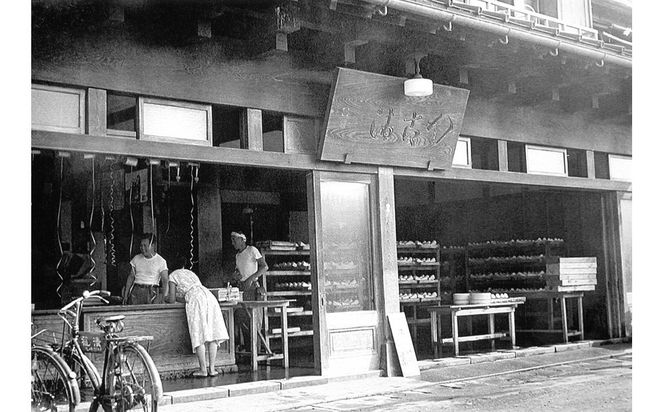 【お正月用】【小田原籠清】籠の選PA 創業1814年 二百有余年の歴史を重ねた小田原老舗 かごせい 職人の技で仕上げた高級の蒲鉾詰合せ 一つ一つ手巻きをした伊達巻 ギフト 贈答用 自宅用 142069_AV006-EN