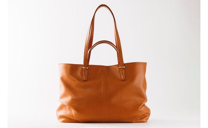 牛革ふっくらとしたトートバッグ【ZIT003】 ファッション かばん 柔らかい スムース 上質 国産牛革 贅沢 軽い アクセント テフロン 加工 A4ファイル 