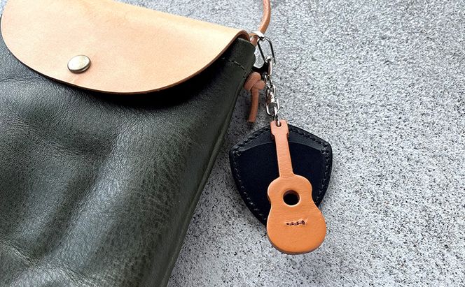 本革 ギター・ベースのピックケース イタリアンレザー 革小物 楽器用アクセサリー ピック入れ ピック収納 おにぎり型ピック プレゼント 贈り物 自分用 楽器好き 