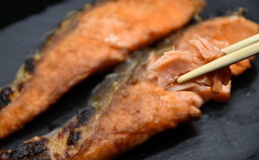 炭火焼き 銀鮭 40g前後×16切れ(切り身の半分 小分け お弁当 鮭 さけ サケ レンジ おかず レトルト 時短)【002382】