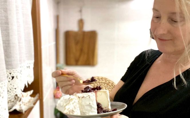 Cheeseanista チーザニスタ Little Island tyrί リトルアイランドティリー (ギリシャ風マリネードチーズ 牛乳×3) 沖縄市 / Little GREEK Kitchen[BCAT001]