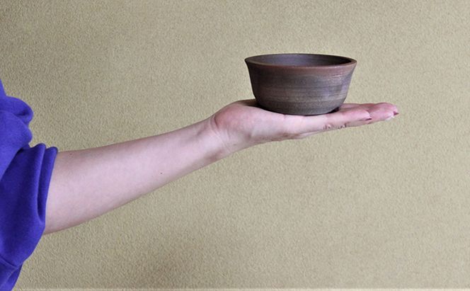 陶芸作家が手作りしています！盆栽鉢 2個セット 園芸 モダン ジャパニーズ 松 梅 植木鉢 異文化 人気 厳選 袋井市 雑貨 盆栽用品 日本文化 和 趣 インテリア 炭化 独特な味わい 焼締め鉢 松柏盆栽 花もの盆栽 藤花園 デザイン 製作