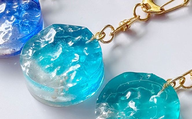 レジンアート 『海のかけらキーホルダー』 丸型 アクアブルー 【沖縄の星の砂入り】キーホルダー レジンアート 海 雑貨 おしゃれ 沖縄市 / Kays Artistry[BCAG025]