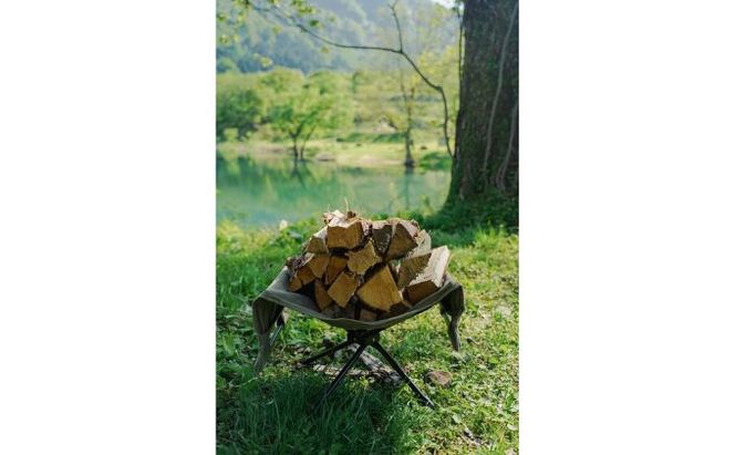 小諸の薪(アカマツ)約12kg ～環境に優しい間伐材使用～ 燃料 キャンプ用品 アウトドア用品 キャンプグッズ アウトドアグッズ 薪ストーブ 針葉樹 焚火 可燃性が高い 