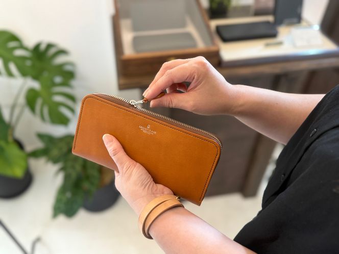 革職人が作った牛革ラウンドファスナー長財布［CML］ 304018_AX26VC01