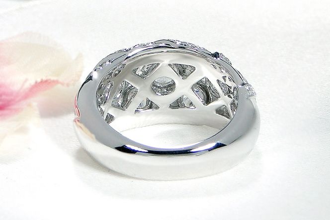 Pt950 ダイヤモンド リング Gカラー VS2 VG【2.9ct】【中央宝石研究所ソーティング付】 CSR0364-pt SWAV076