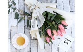 チューリップ8本と季節の小花のブーケ お返し 送別会 歓迎会 退職祝い 歓送迎会 送別 誕生日 結婚 ウエディング 祝い 記念日 季節限定 チューリップ の 花束 ラッピング付き 送料無料 272230_BG109