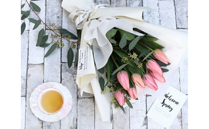 チューリップ8本と季節の小花のブーケ お返し 送別会 歓迎会 退職祝い 歓送迎会 送別 誕生日 結婚 ウエディング 祝い 記念日 季節限定 チューリップ の 花束 ラッピング付き 送料無料 272230_BG109