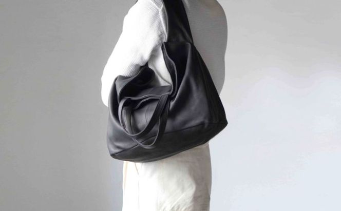 シルキータッチしっとりレザー軽く柔らかい袋2WAYトートバッグ・ＬＵＡ(ＬＡ004)＃墨黒 PC収納可 バッグ 牛革 レザー 革製品 天然素材 軽量 日本製 ブラック カジュアル 墨田区 東京