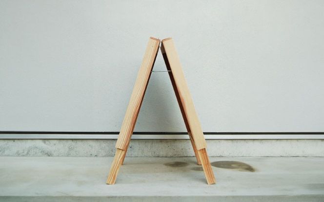 ヘリンボーン柄 木製立て看板 杉 糸島市 / スリークラウド[ASB012]